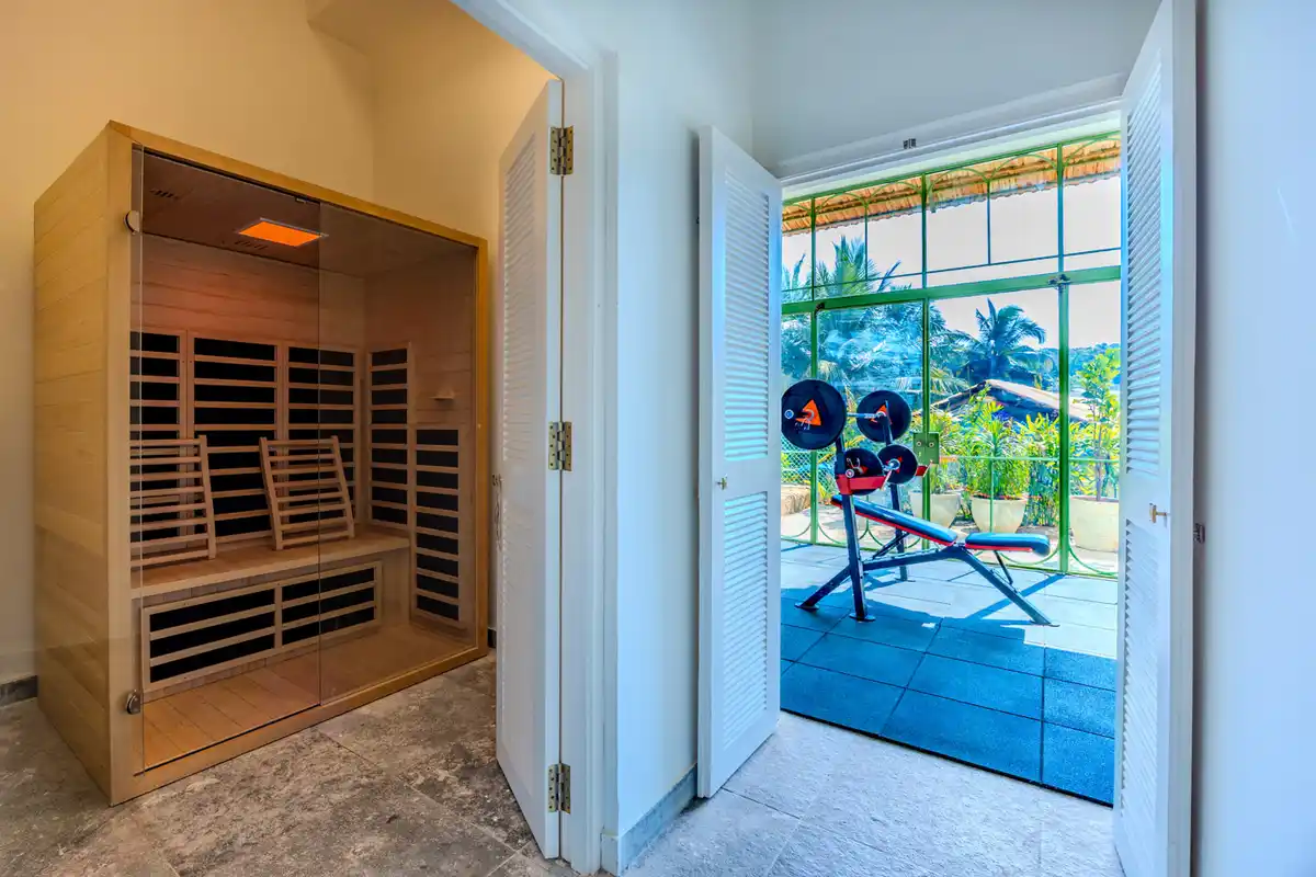 Moonstone Villa - Vagator w/ Pool & Rooftop Jacuzzi, North Goa