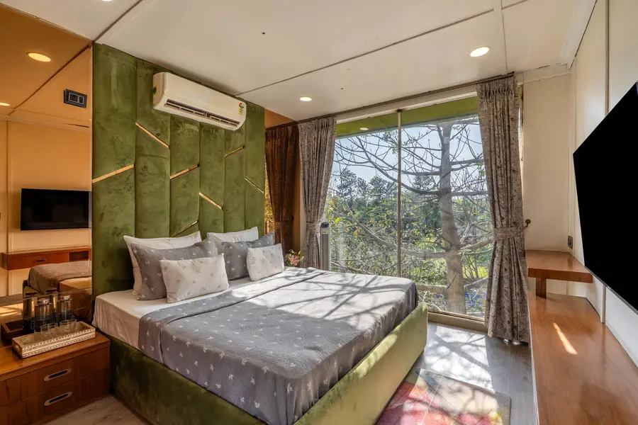 Mudhouse @ Kaimalgarh Aravalli Estate w/ Outdoor Pool, New Delhi