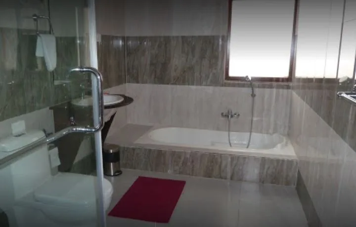 Musa Jungle Retreat Cottage | Rooms & Restaurant Bathroom