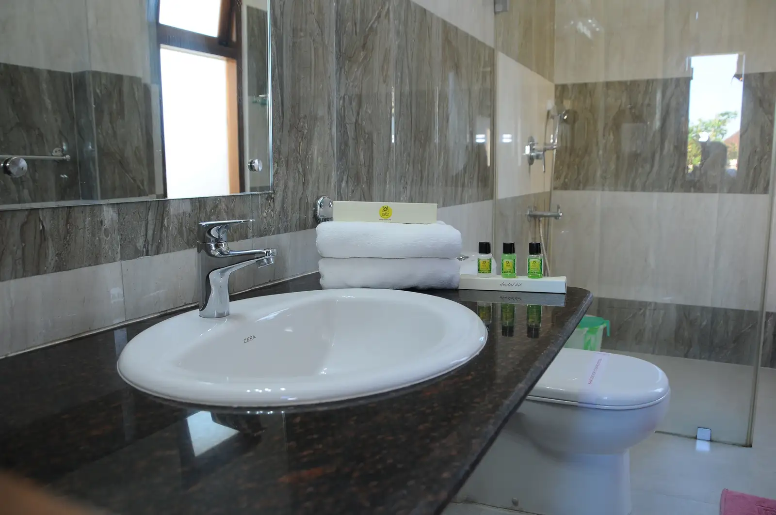 Musa Jungle Retreat Cottage | Rooms & Restaurant Bathroom
