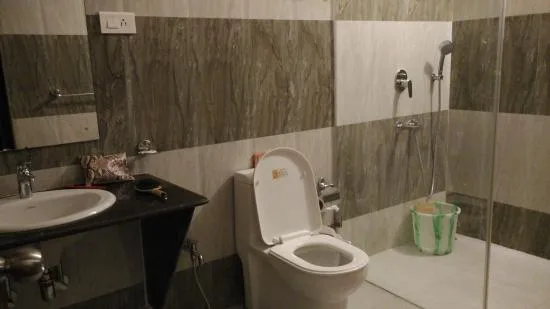 Musa Jungle Retreat Cottage | Rooms & Restaurant Bathroom