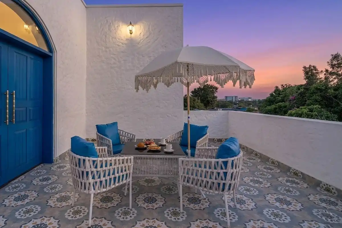 Mykonos Villa W/ Comp Breakfast, Gurgaon