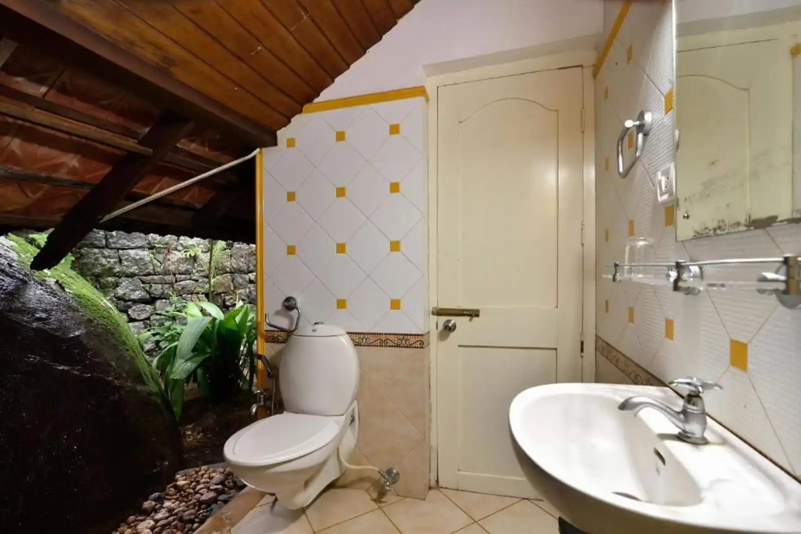 Mystic Mayapott Bathroom