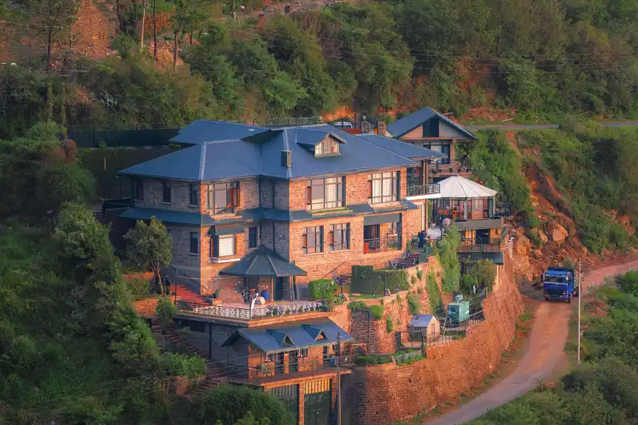 Mysty View w/ Glass Sun-Room, Kasauli