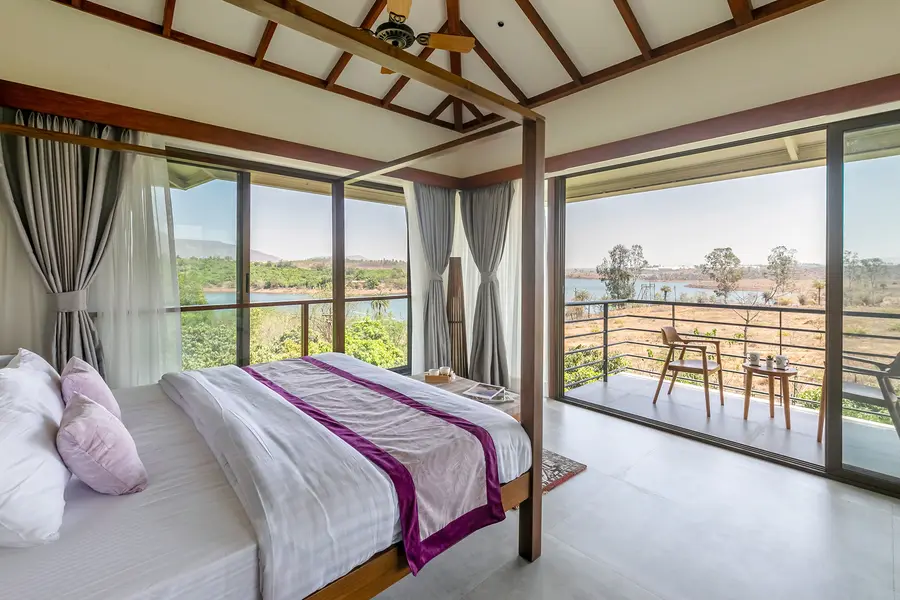 Nihira Farms w/ Lake View - Kamshet, Lonavala