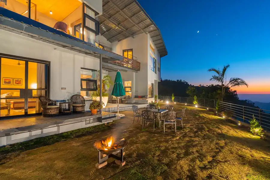 Nivriti W/ Heated Outdoor Pool, Kasauli