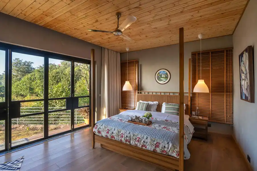 Nivriti W/ Heated Outdoor Pool, Kasauli