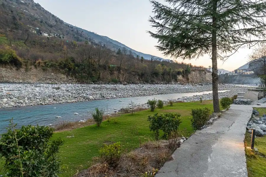 Oasis Moets Waterfront Estate - Raison, Manali