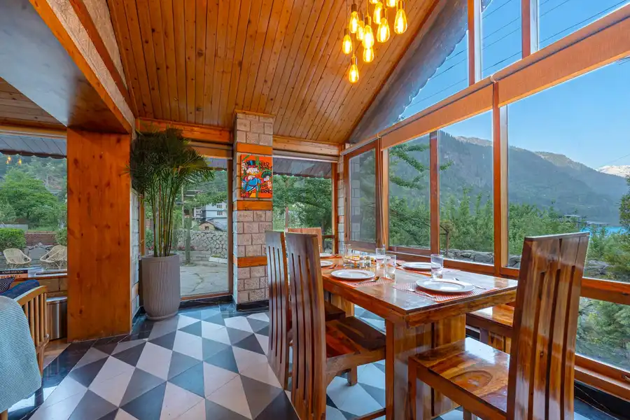 Olive @ The Frost, Manali