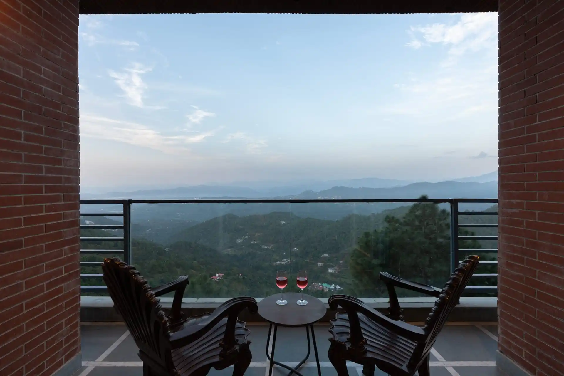 Onyx @ The Elmstone - Skyline Apartments, Kasauli