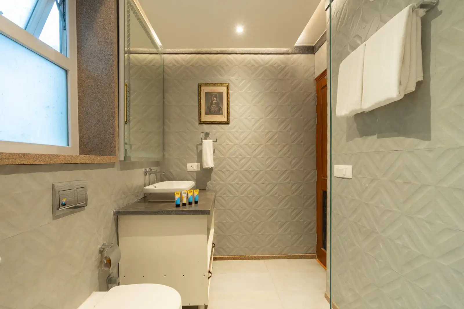 Opalite @ The Elmstone - Skyline Apartments, Kasauli