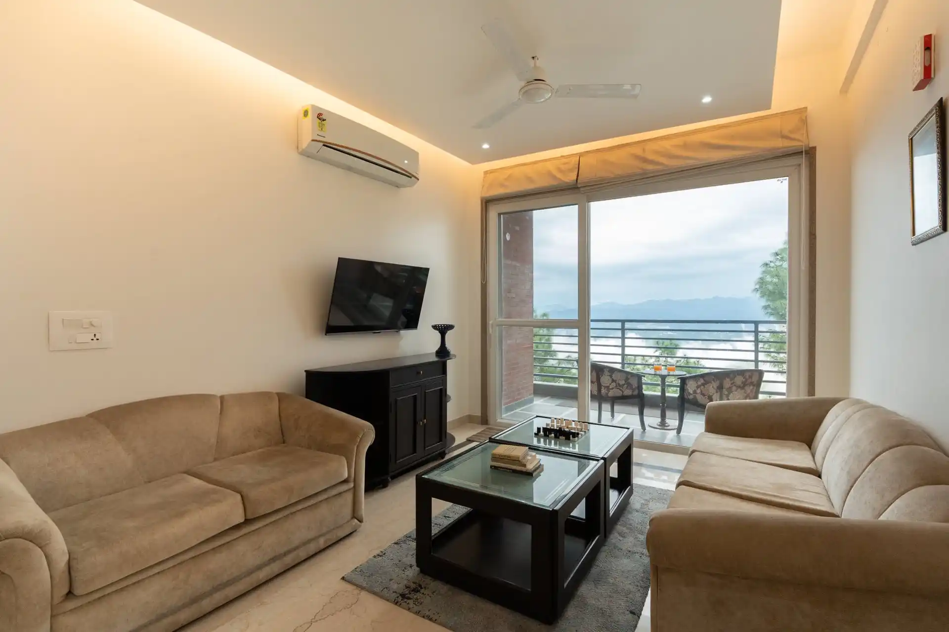 Opalite @ The Elmstone - Skyline Apartments, Kasauli