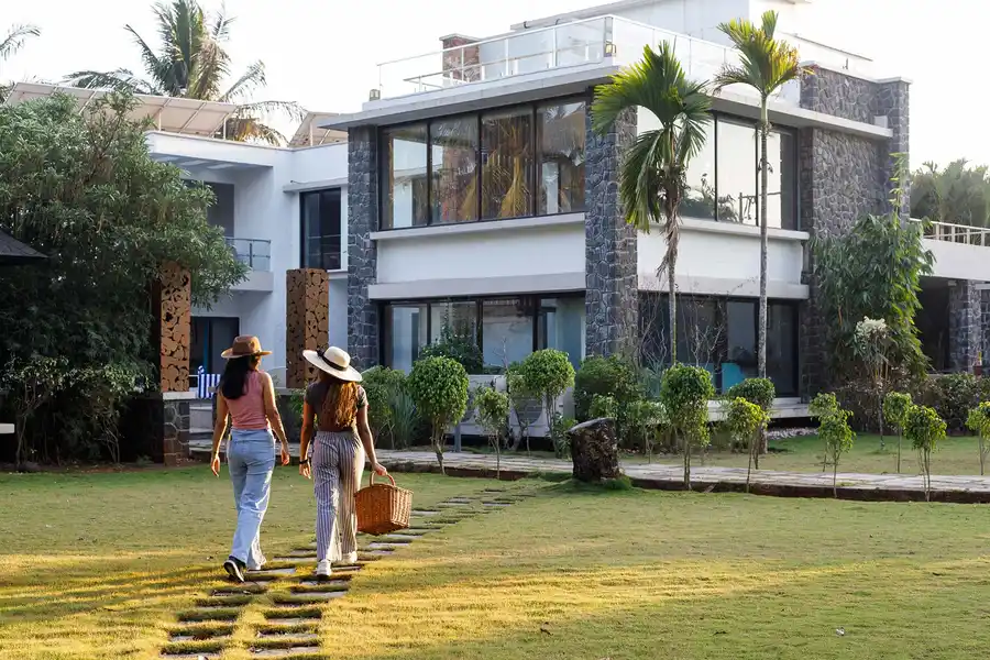 Our Beloved Summer, Alibaug