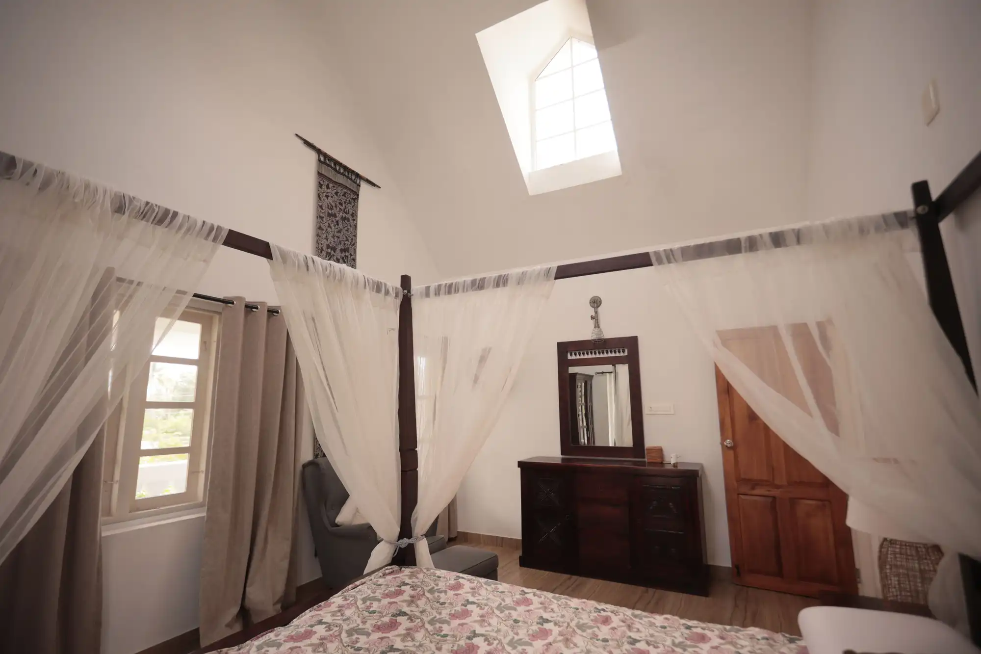 Palliath House |3-BHK With, Living Lounge, Patio, Shared Lawn and 3 Natural Ponds, Alappuzha