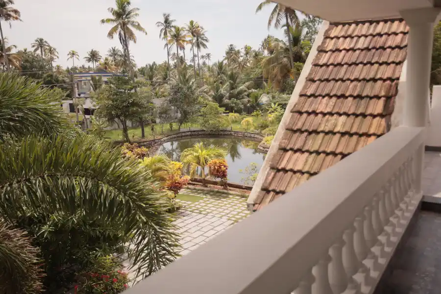 Palliath House |3-BHK With, Living Lounge, Patio, Shared Lawn and 3 Natural Ponds, Alappuzha