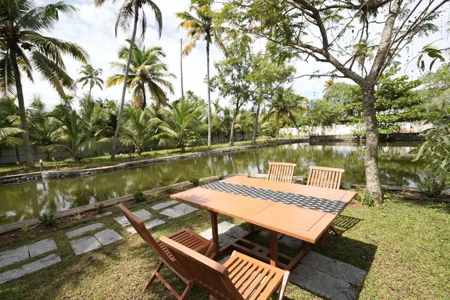 Palliath House |3-BHK With, Living Lounge, Patio, Shared Lawn and 3 Natural Ponds, Alappuzha