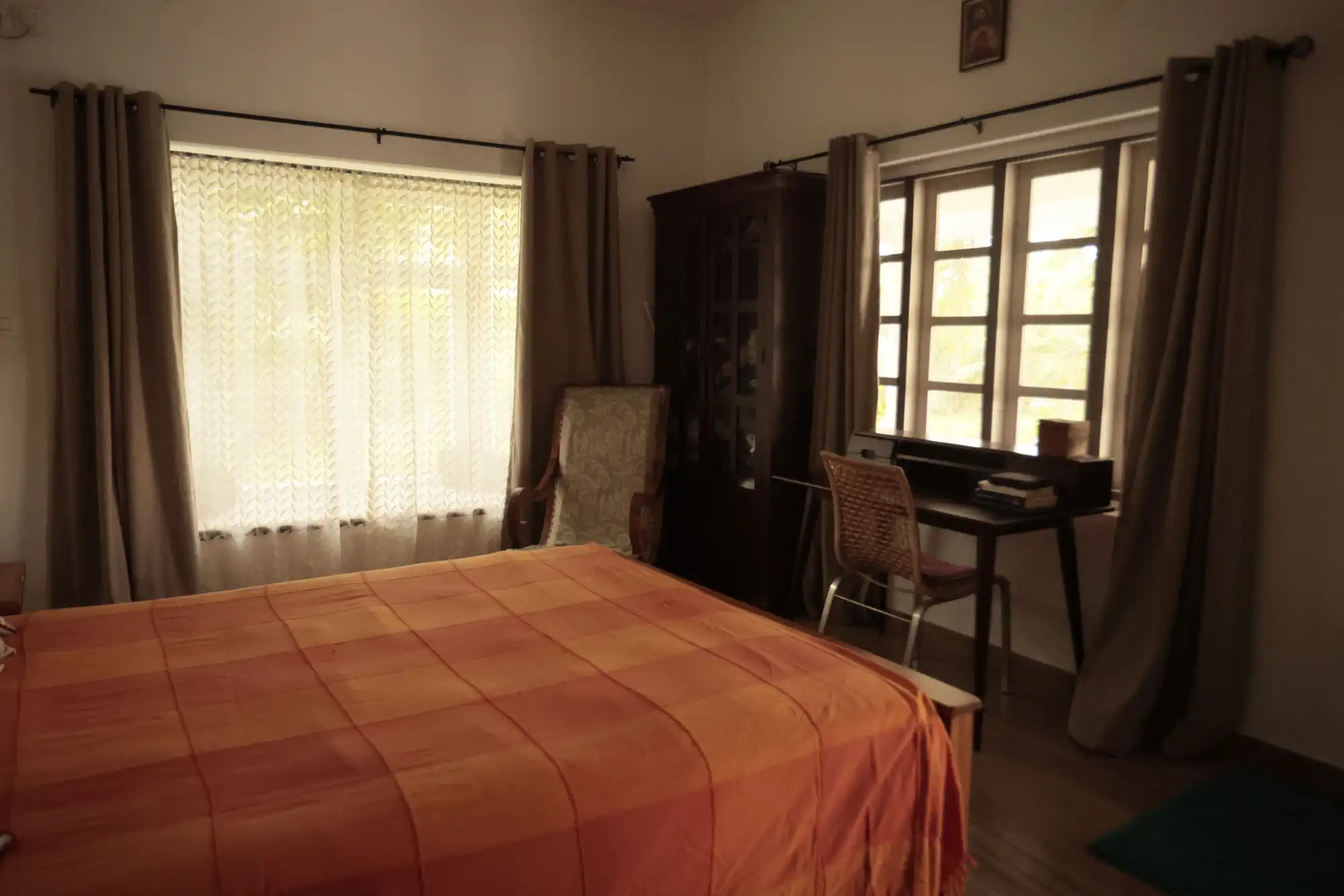 Palliath House |3-BHK With, Living Lounge, Patio, Shared Lawn and 3 Natural Ponds, Alappuzha