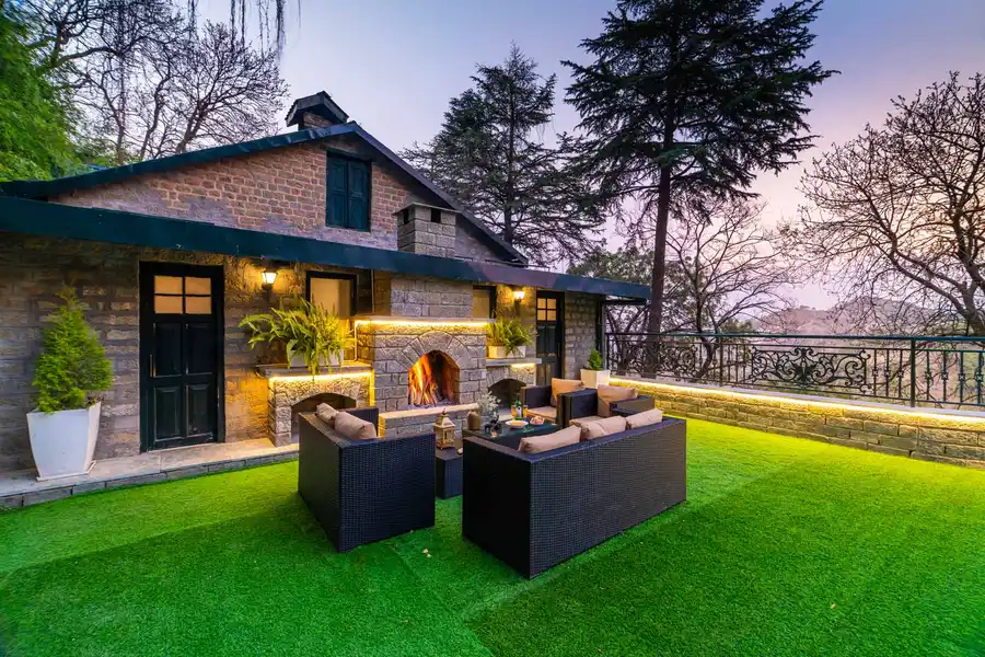 Paris Villa W/ Outdoor Heated Pool, Kasauli