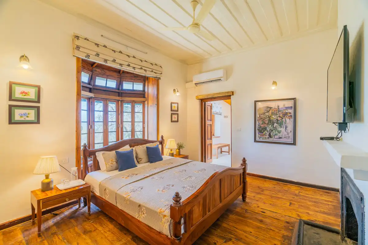 Paris Villa W/ Outdoor Heated Pool, Kasauli