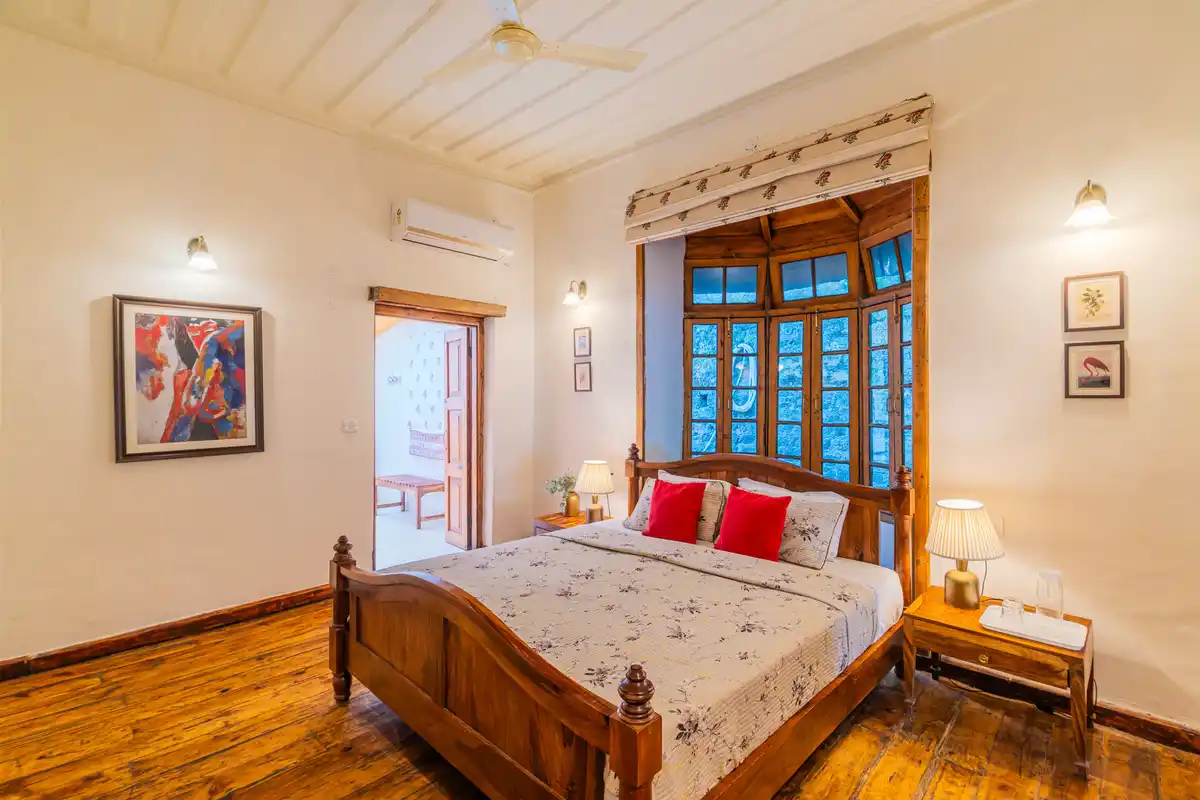Paris Villa W/ Outdoor Heated Pool, Kasauli