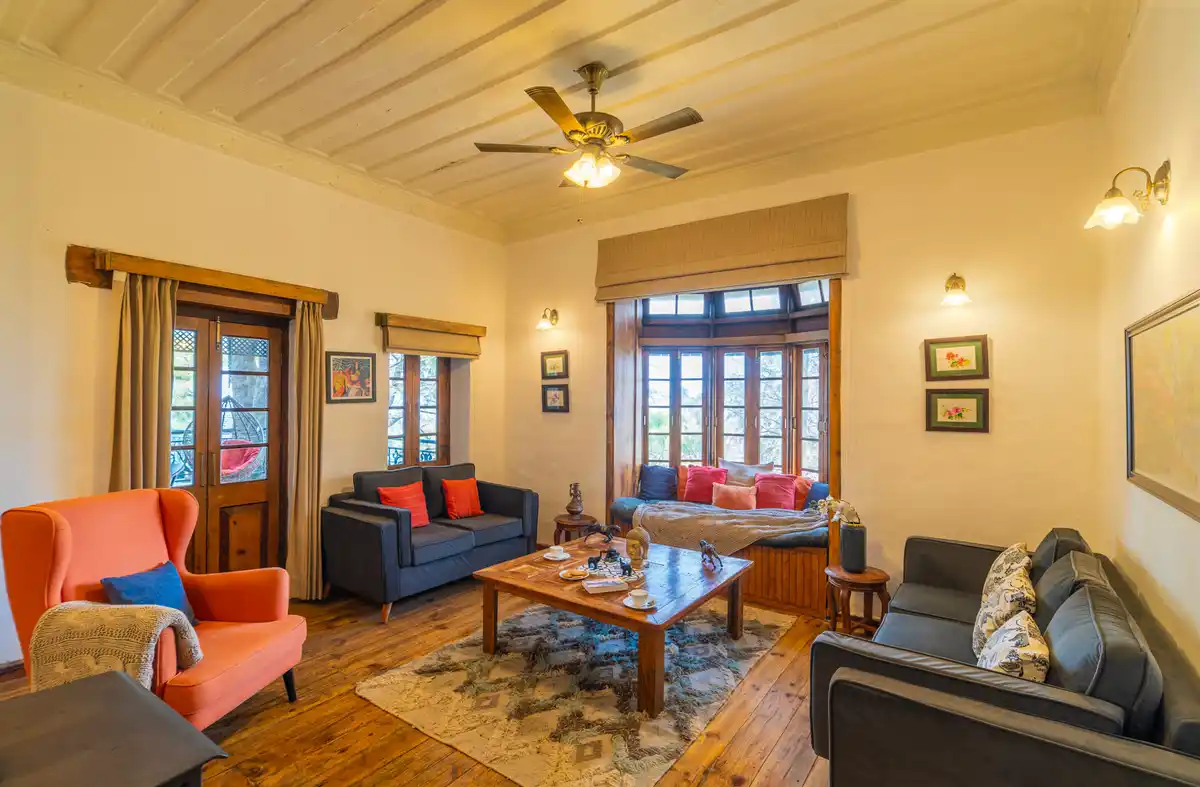 Paris Villa W/ Outdoor Heated Pool, Kasauli
