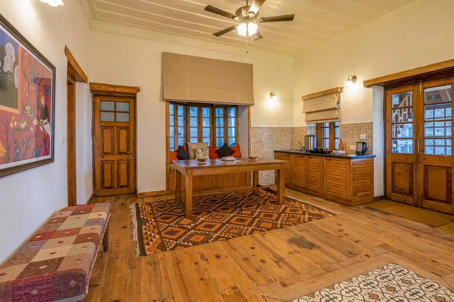 Paris Villa W/ Outdoor Heated Pool, Kasauli