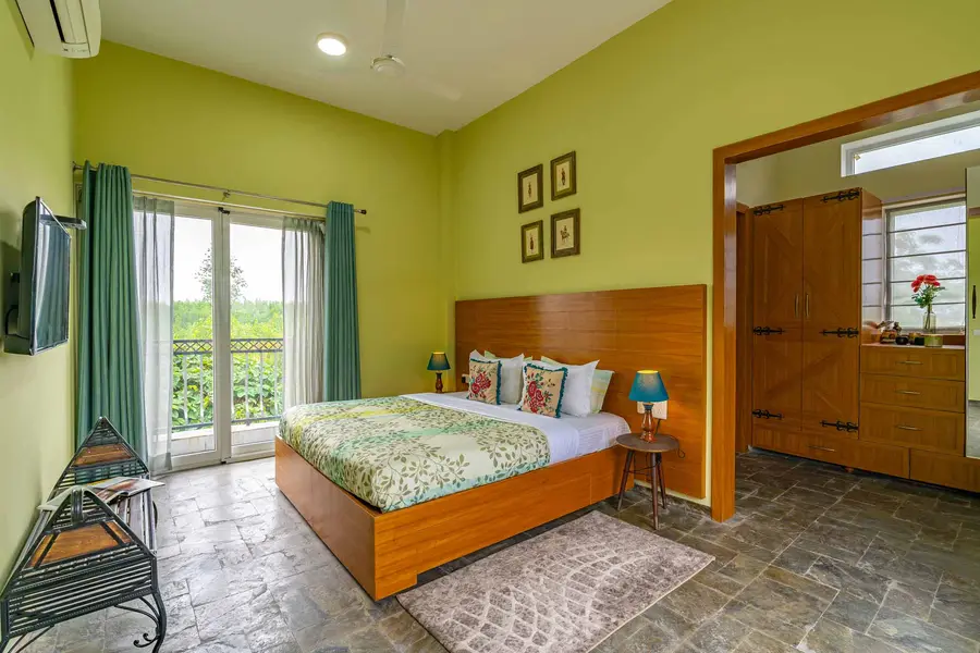 Peacocks & Partridges, Hoshiarpur