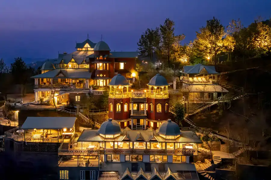 Pebble @ Stonehaven W/ Outdoor Heated Pool, Kasauli