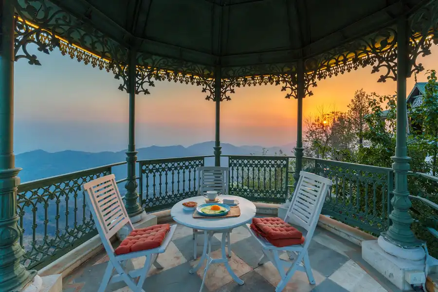 Pebble @ Stonehaven W/ Outdoor Heated Pool, Kasauli
