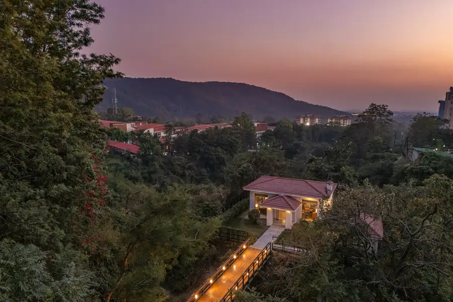 Petal @ Everdale Mussoorie Foothills w/ Heated Pool, Dehradun