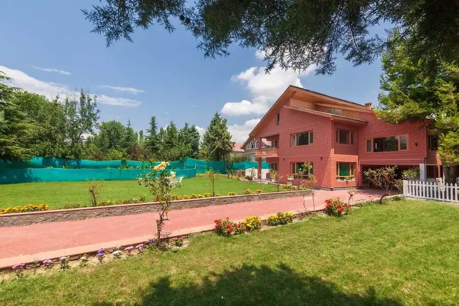 Pinewood Villa near Srinagar Airport, Srinagar