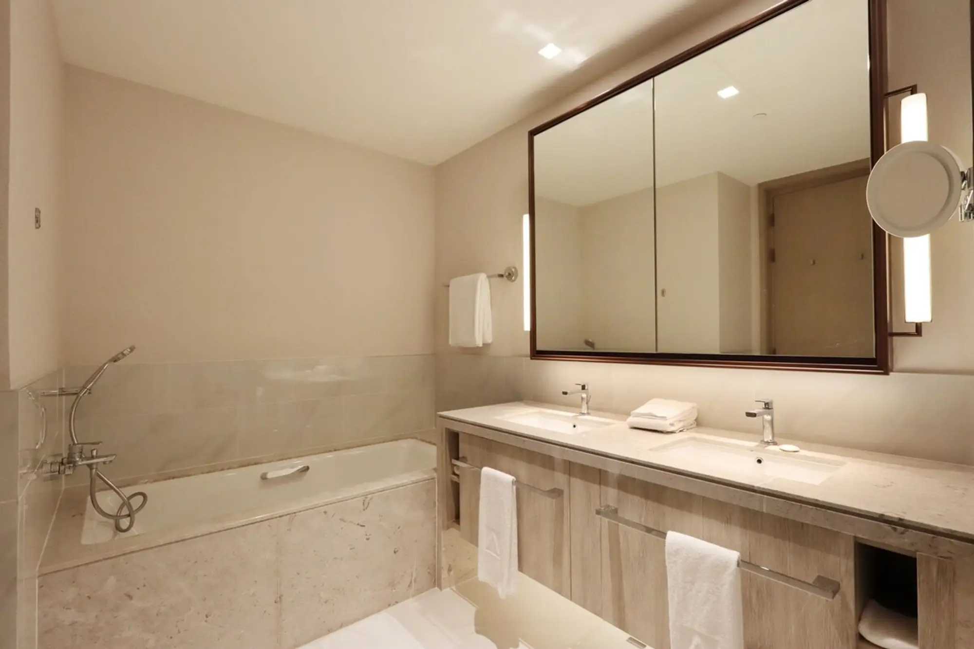Premium 3B with Skyline View in Address Harbor Point, Dubai