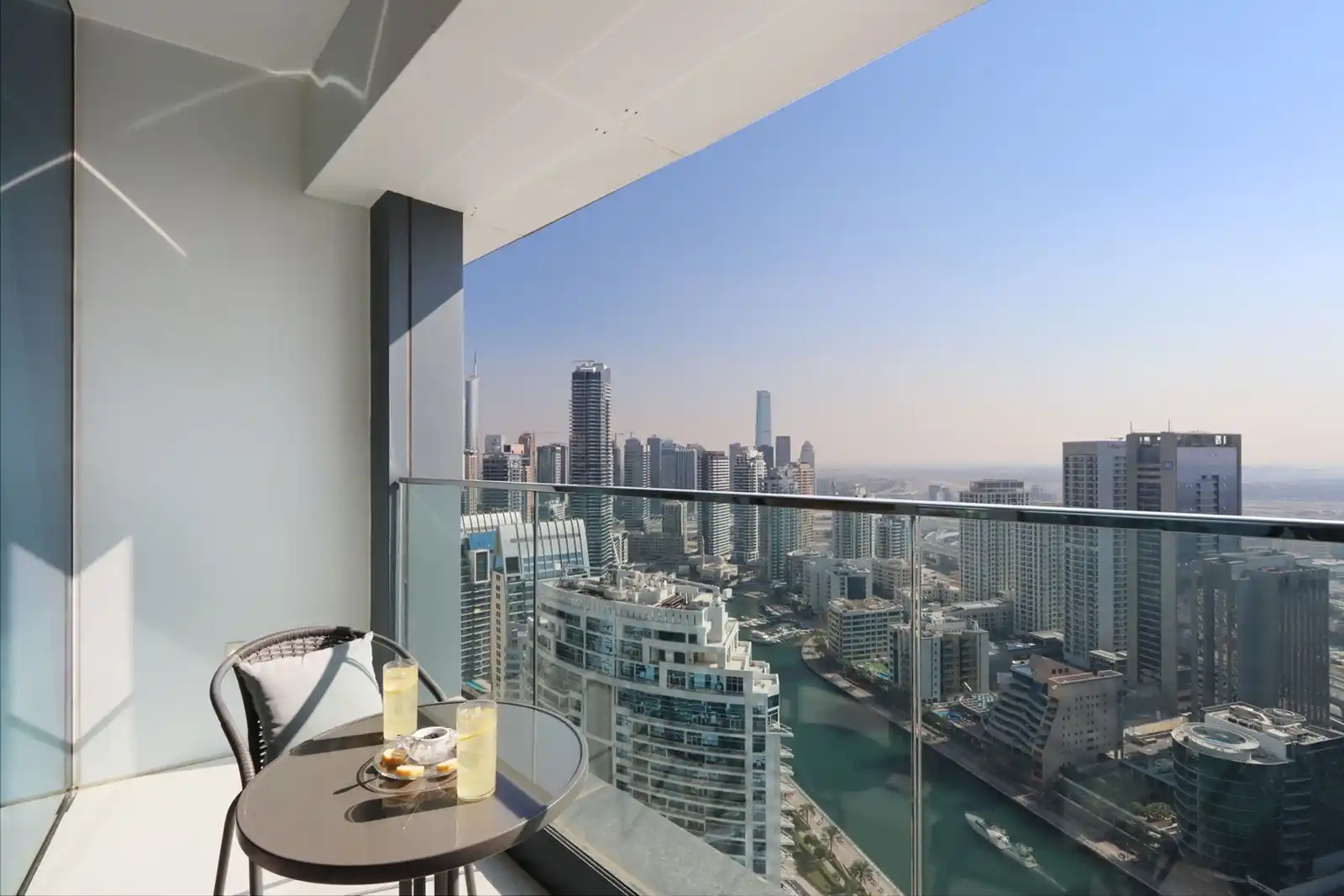 Prime 1BR with Marina Views and Beach Access, Dubai