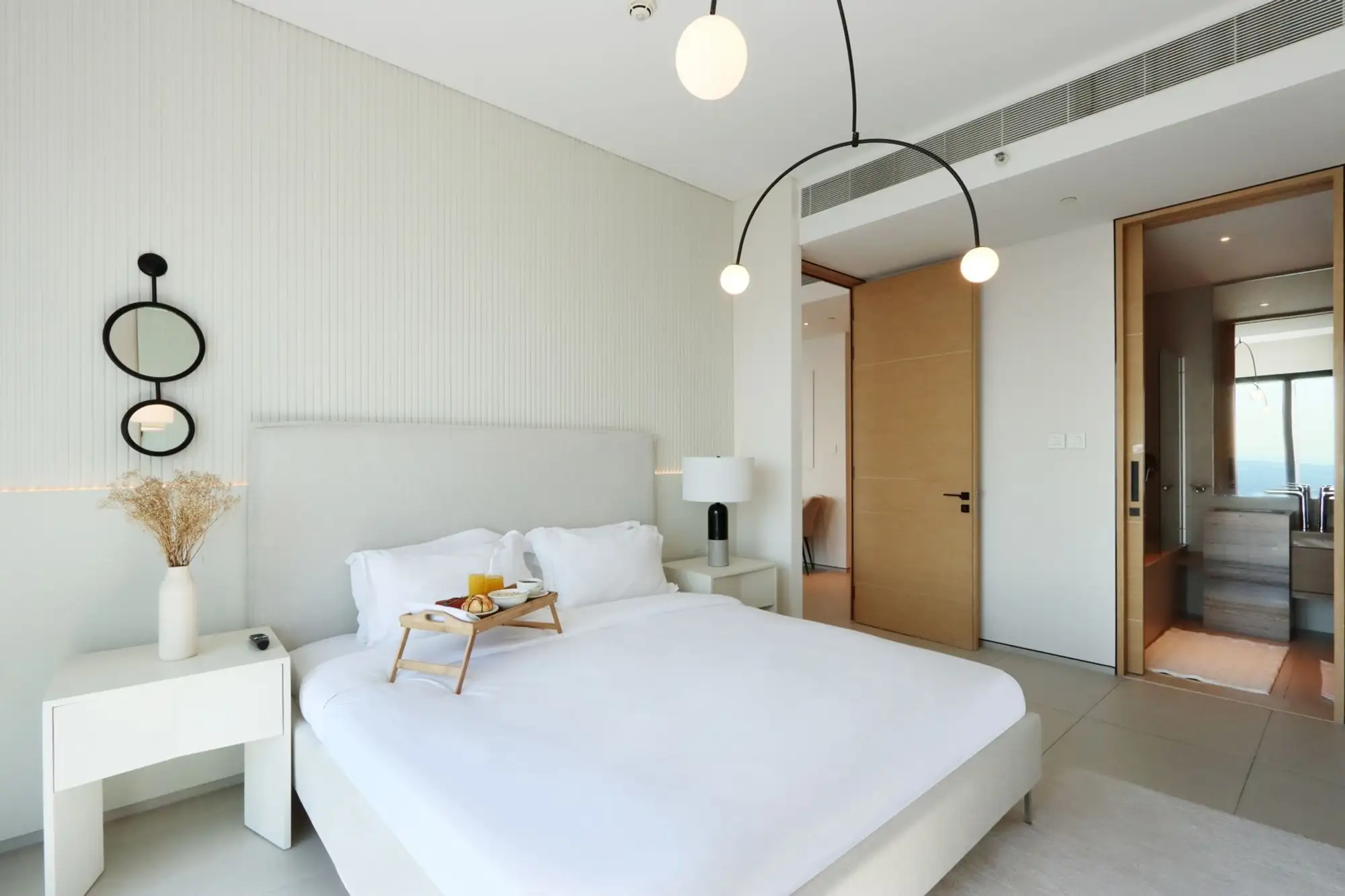 Prime 1BR with Marina Views and Beach Access, Dubai