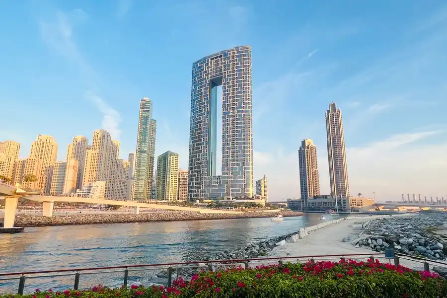 Prime 1BR with Marina Views and Beach Access, Dubai