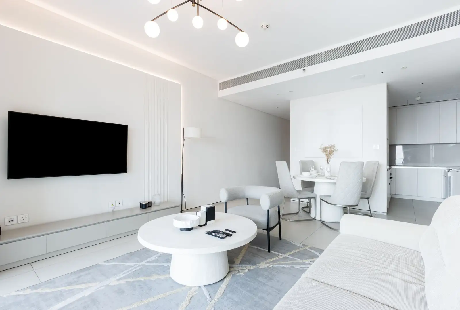 Prime 1BR with Marina Views and Beach Access, Dubai