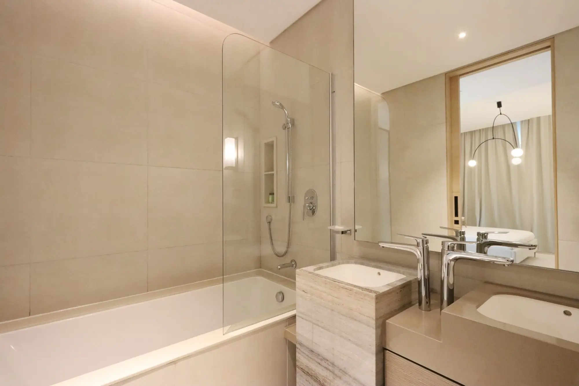 Prime 1BR with Marina Views and Beach Access, Dubai