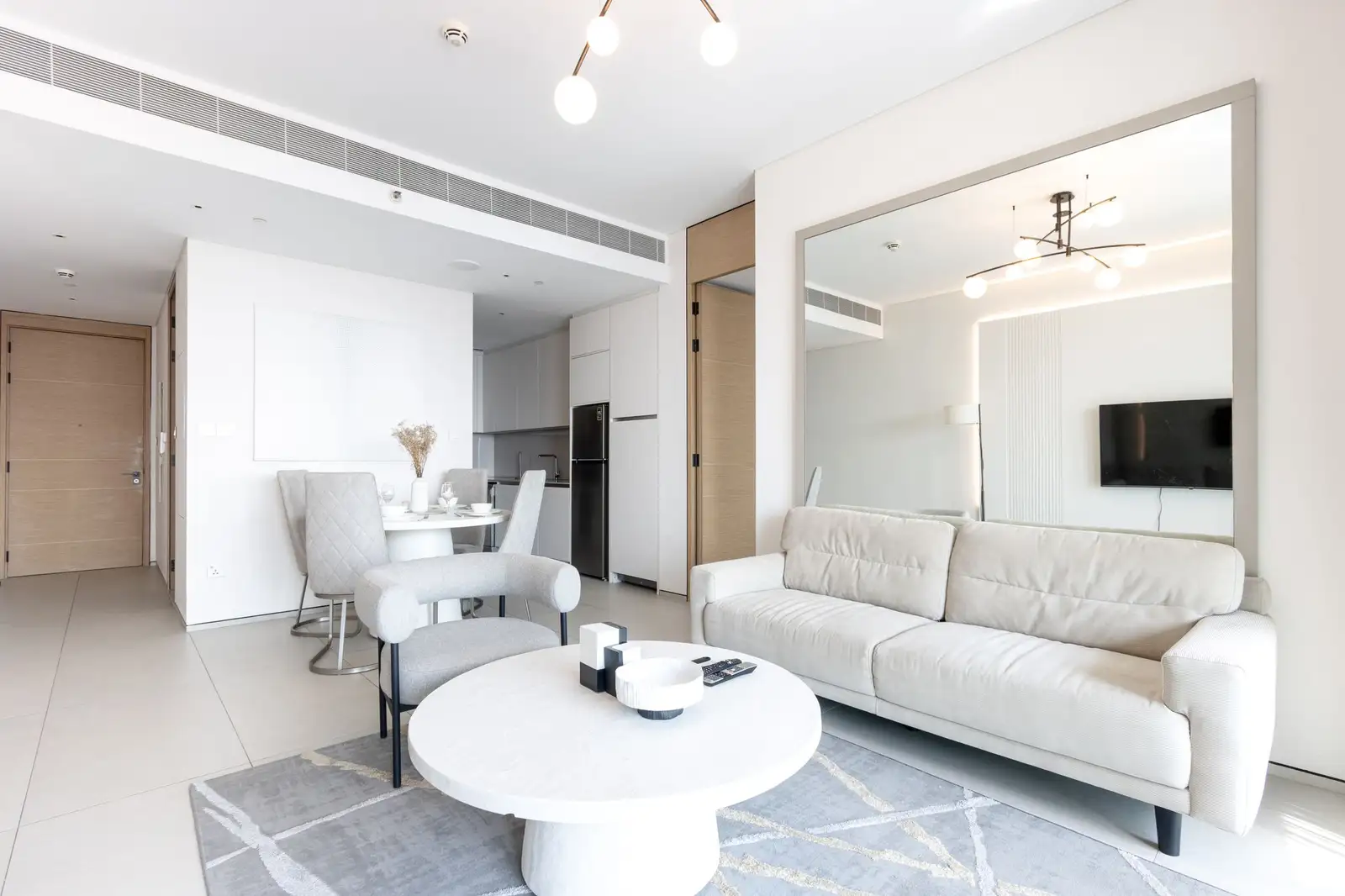 Prime 1BR with Marina Views and Beach Access, Dubai