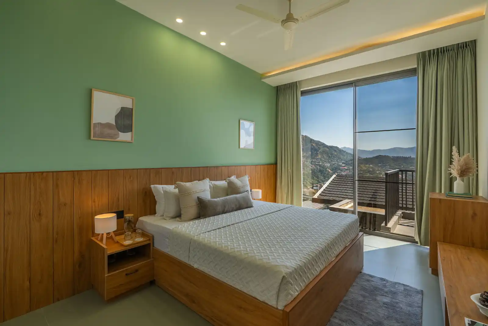 Quatro @ Himalayan Den, Kasauli