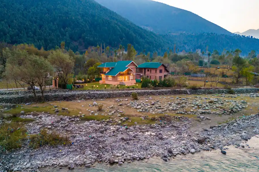 Riverfront Retreat - Qaraar, Srinagar