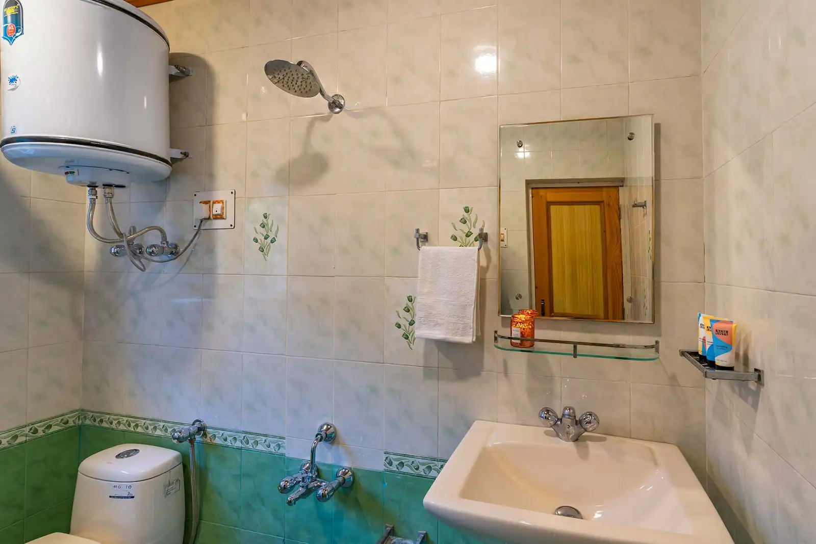 Riverfront Retreat - Qaraar, Srinagar