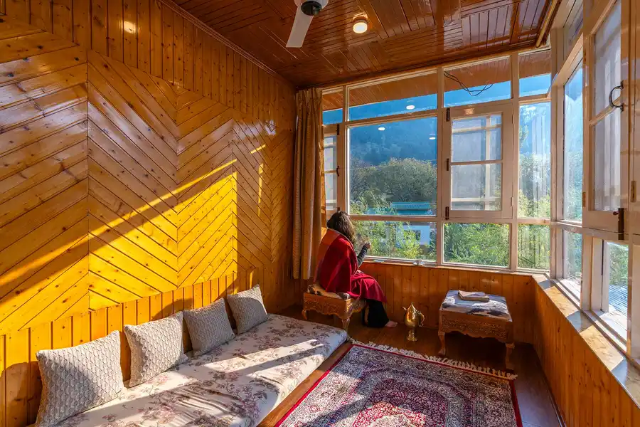 Riverfront Retreat - Qaraar, Srinagar