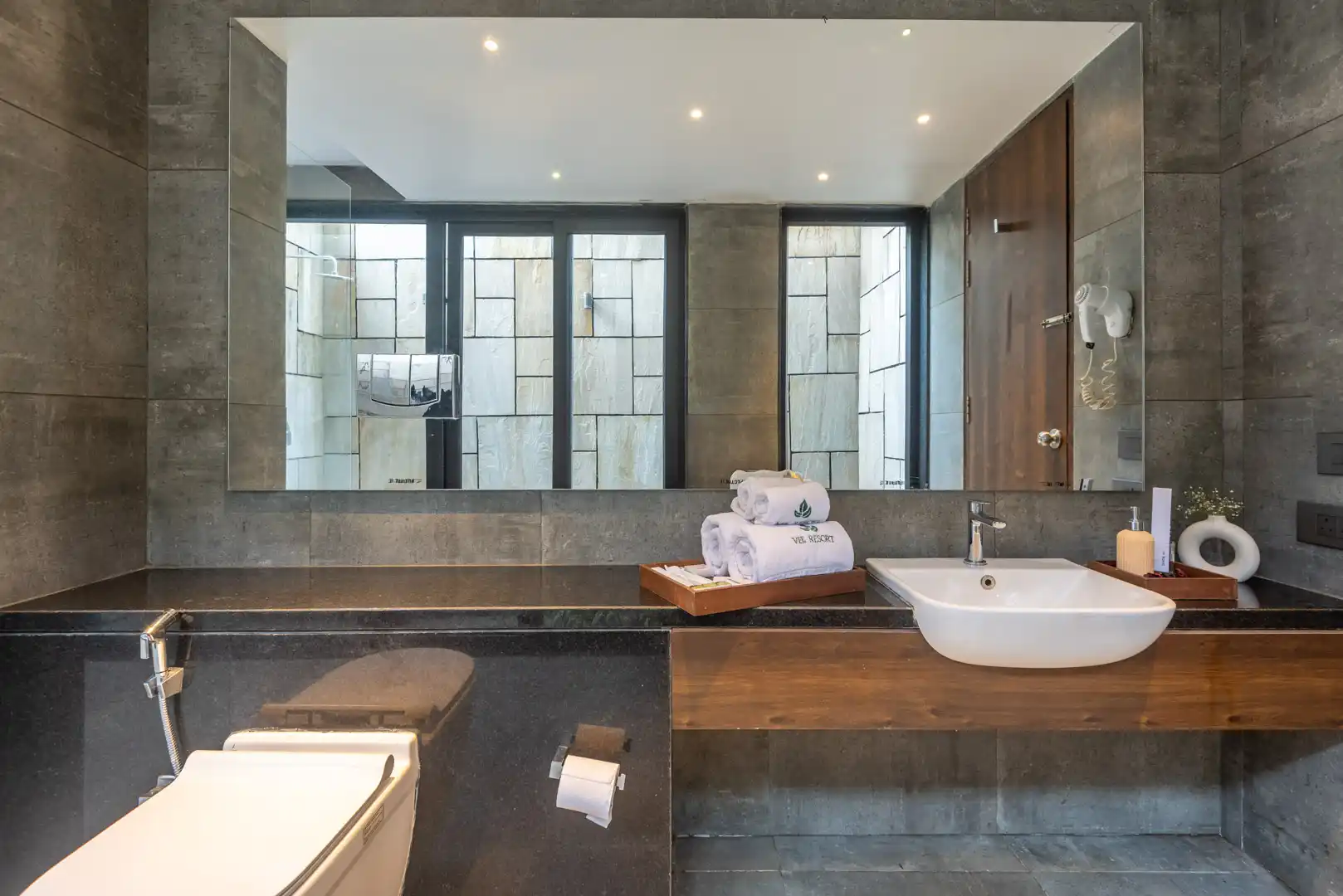 Royal Suite w/ Private Pool @ Vee Resort, Mahabaleshwar
