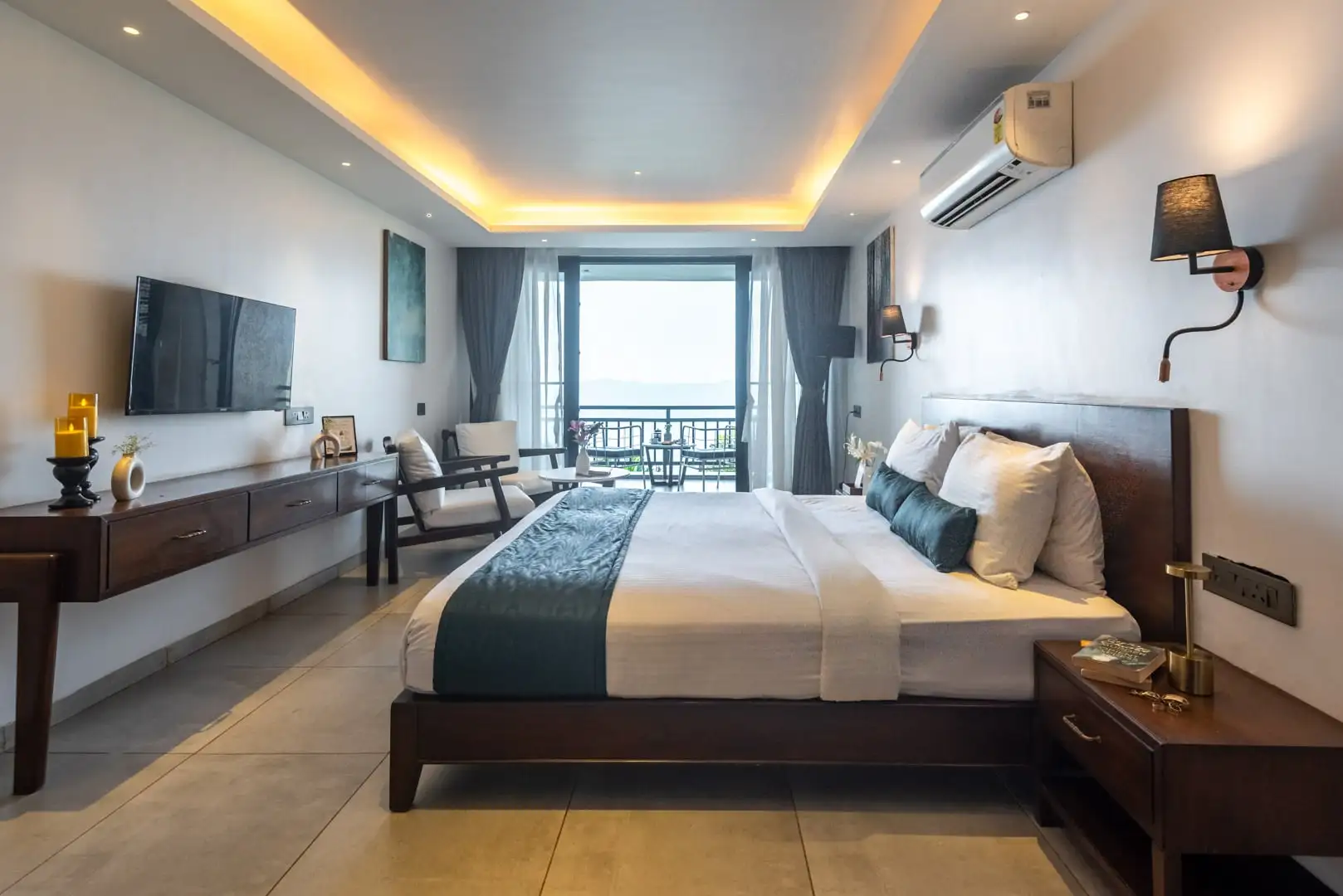 Royal Suite w/ Valley View @ Vee Resort, Mahabaleshwar