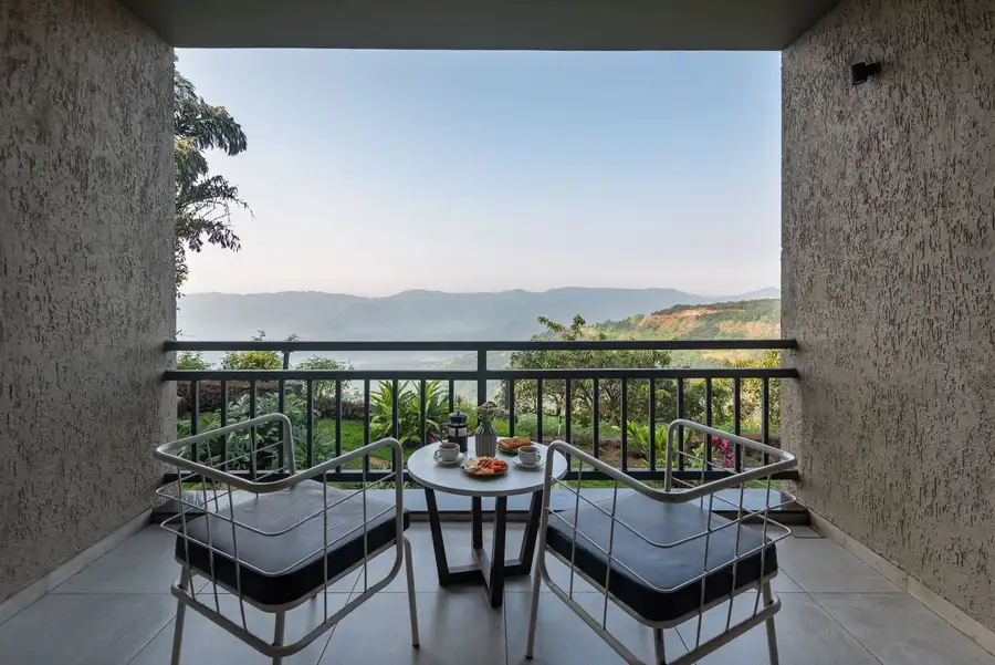 Royal Suite w/ Valley View @ Vee Resort, Mahabaleshwar
