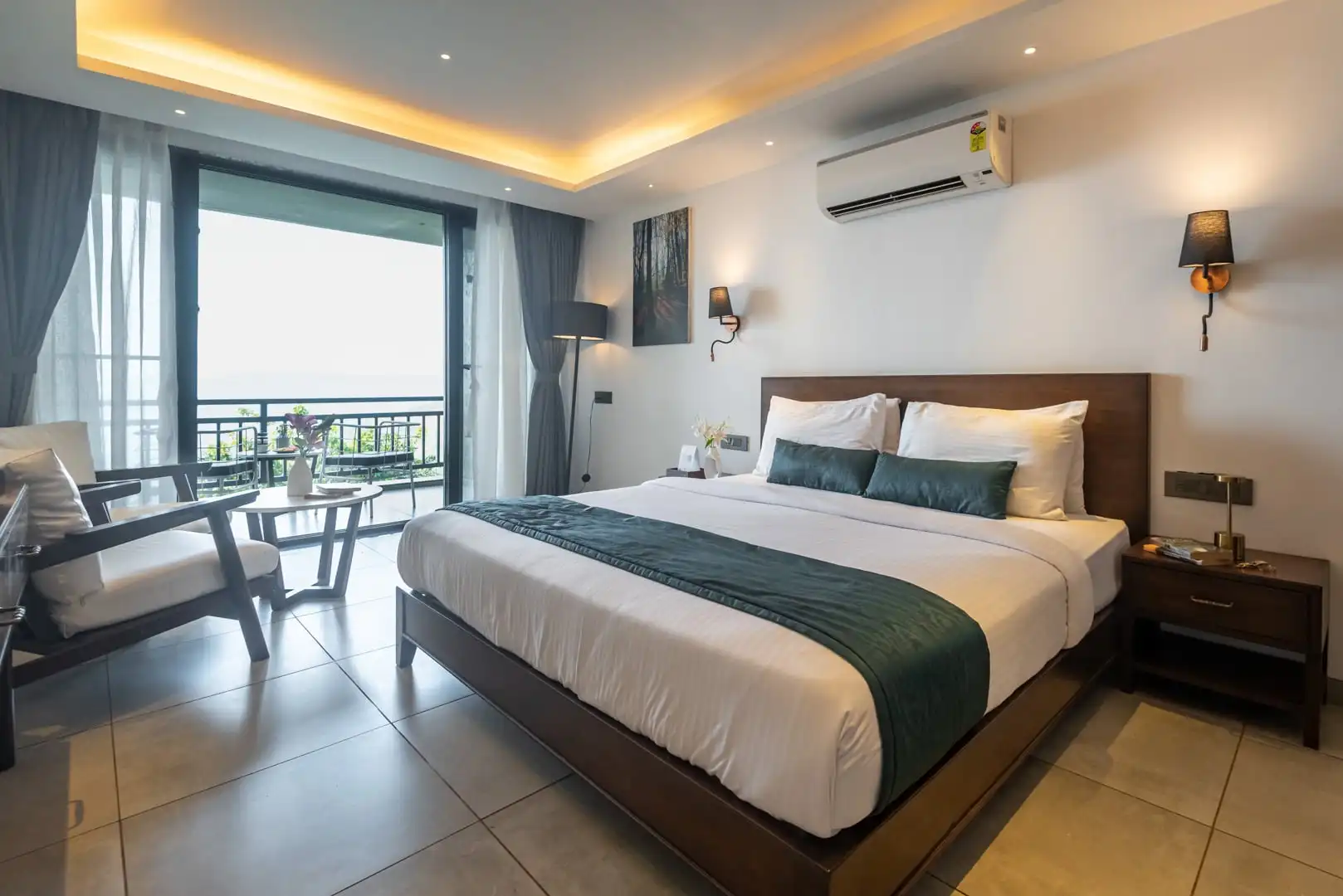 Royal Suite w/ Valley View @ Vee Resort, Mahabaleshwar