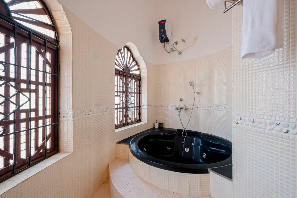 SaffronStays Amarah, Assagao