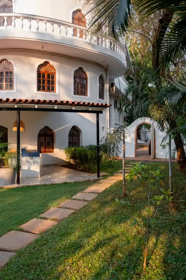 SaffronStays Amarah, Assagao