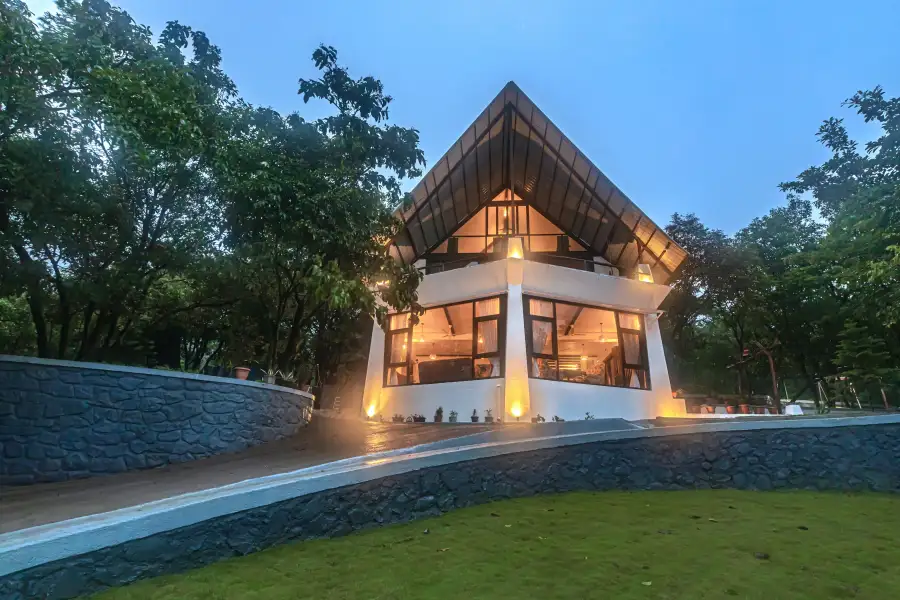 SaffronStays Aranya Vilas, Pawna
