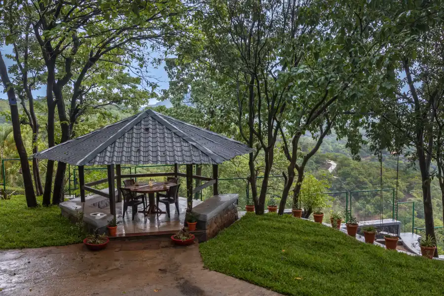 SaffronStays Aranya Vilas, Pawna